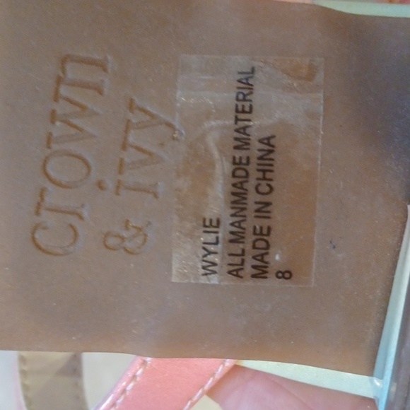 Gorgeous Crown & Ivy Wylie Pastel Thong Sandals - Picture 9 of 10